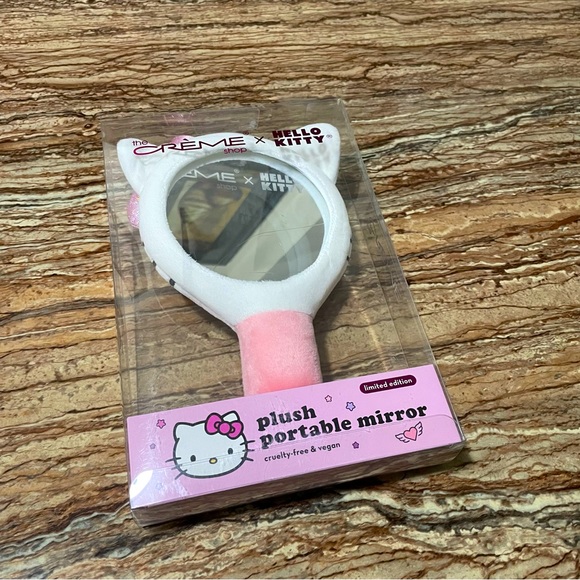 Hello Kitty - Picture 3 of 5